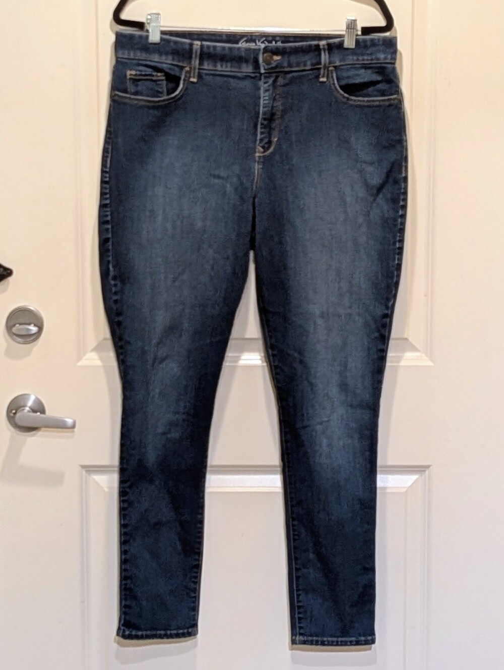 GUC Gloria Vanderbilt Curvy 16 All Around Slimming Effect Dark Wash Skinny Jeans